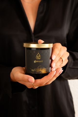 ✨🍊 Γλυκό-δροσερή έκρηξη πολυτέλειας και μοναδικότητας σε συνδυασμό βανίλιας και μανταρινιού. EXCLUSIVE GOLD — ένα κερί που...